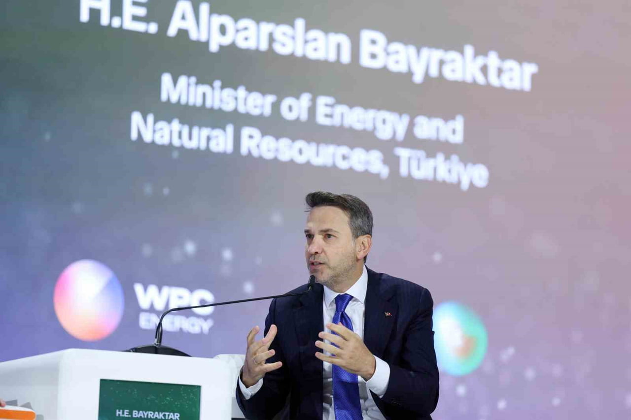ENERJİ VE TABİİ KAYNAKLAR BAKANI ALPARSLAN BAYRAKTAR, SUUDİ ARABİSTAN'DA GERÇEKLEŞTİRİLEN...