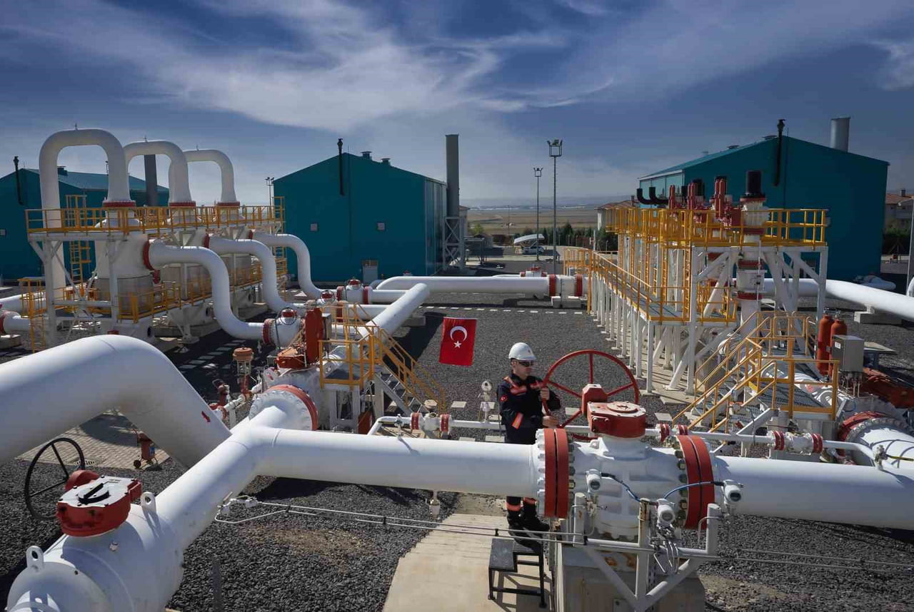 ENERJİ VE TABİİ KAYNAKLAR BAKANI BAYRAKTAR, TÜRKİYE’NİN İLETİM VE DAĞITIM AĞININ 257 BİN...
