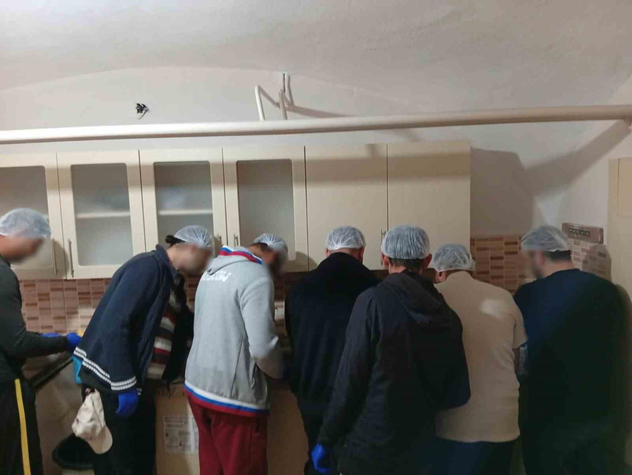 ERDEK’TE DENETİMLİ SERBESTLİK YÜKÜMLÜLERİNE SOFRALIK ZEYTİN EĞİTİMİ