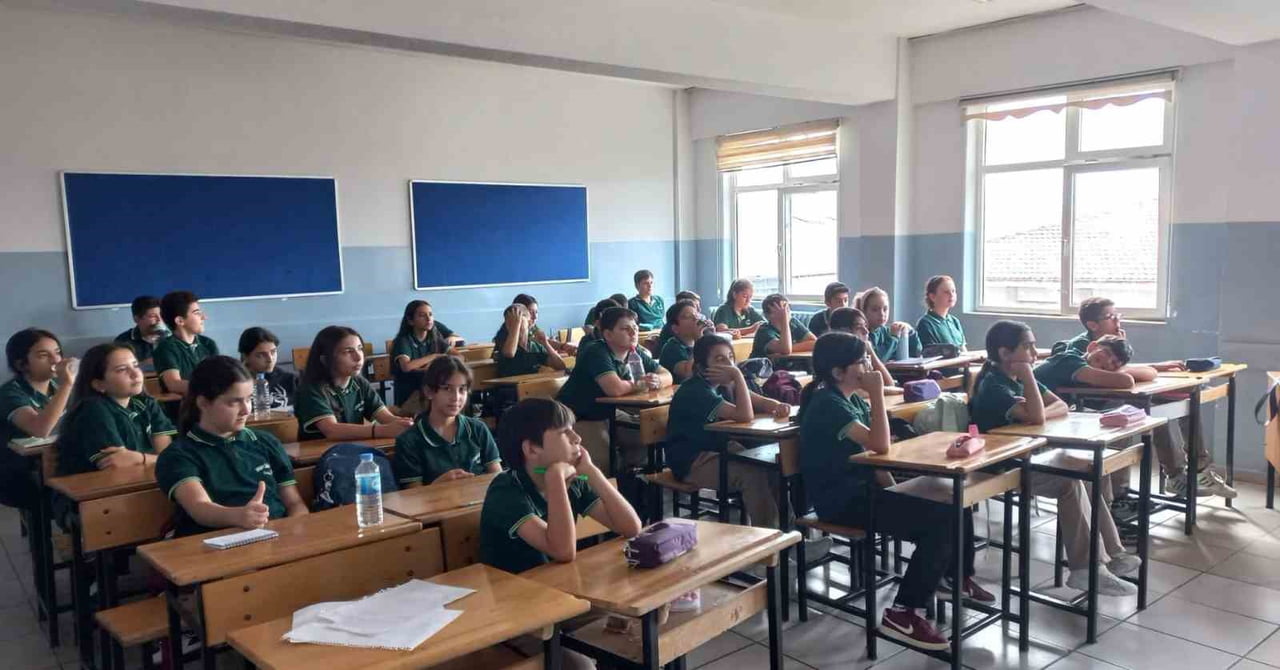 ERZİNCAN’DA İLK VE ORTA DERECELİ OKULLARDA BİN 4 ÖĞRENCİYE GIDA GÜVENLİĞİ VE İSRAF KONUSUNDA...