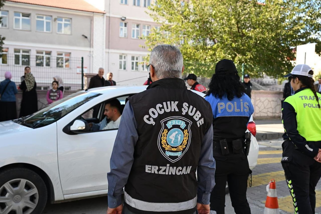 ERZİNCAN’DA ÖĞRENCİLERİN GÜVENLİĞİ İÇİN DENETİM YAPILDI