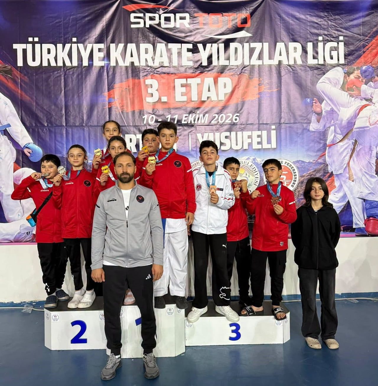 ERZİNCANLI KARATECİLER TÜRKİYE YILDIZLAR LİGİ’NDE 12 MADALYA KAZANDI
