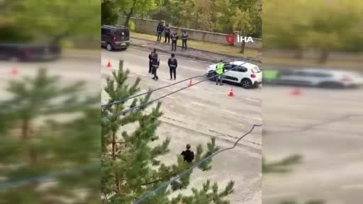 Erzurum'da gönülleri ısıtan anlar: Görev yapan polislere çay ikram etti