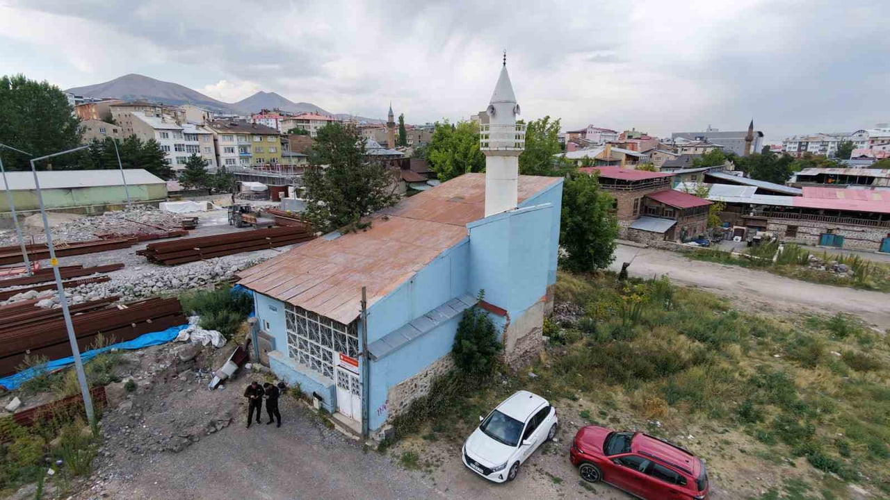 ERZURUM'DA ULU CAMİİ'NİN ARKA SOKAKLARINDA BULUNAN KETENCİZADE CAMİİ, EVDEN CAMİYE DÖNÜŞTÜRÜLEN...