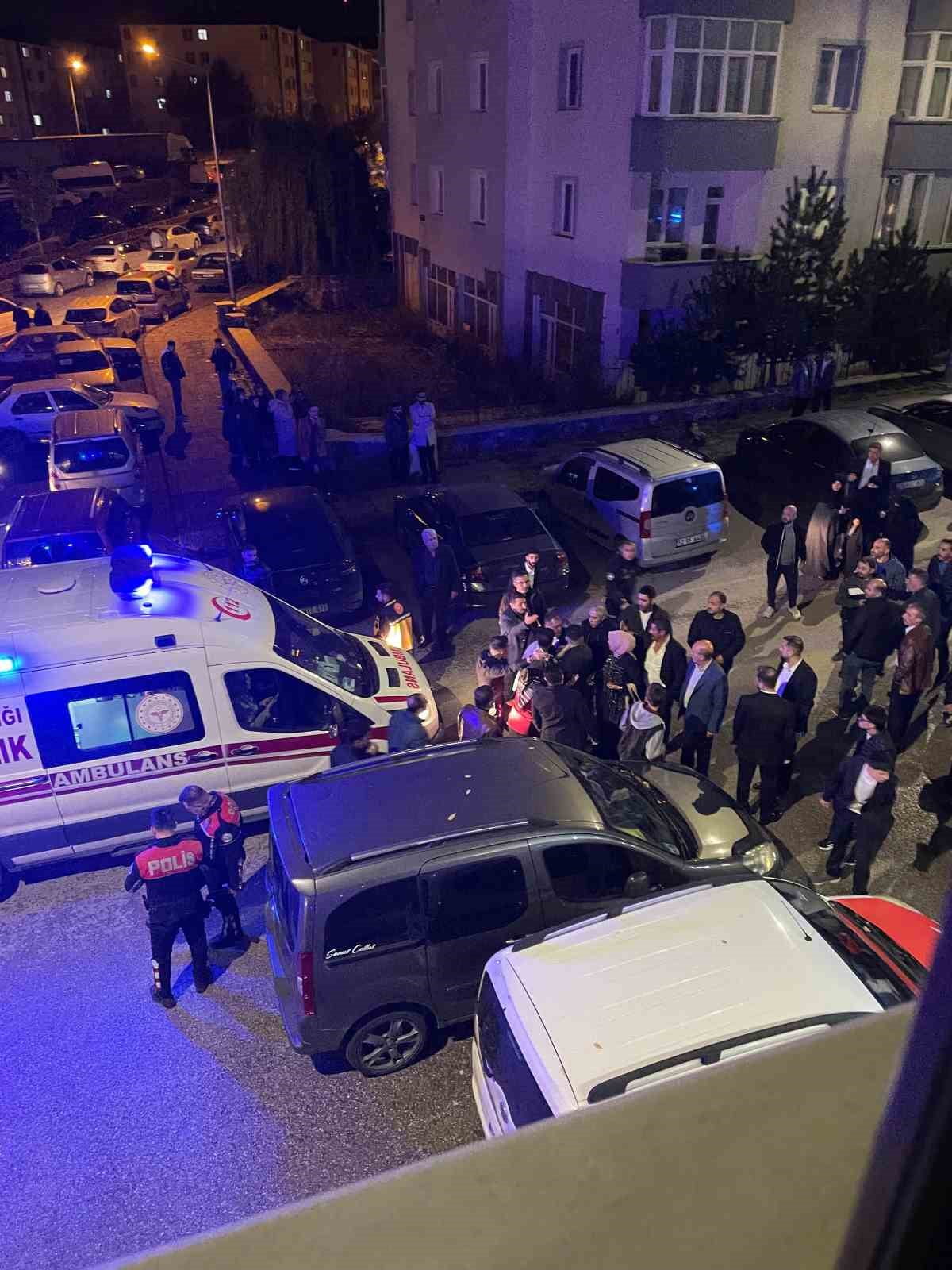 ERZURUM'DA YUNUSEMRE MAHALLESİ'NDE BİR DÜĞÜN SALONUNDA ÇIKAN BIÇAKLI KAVGADA 3 KİŞİ YARALANDI. ...