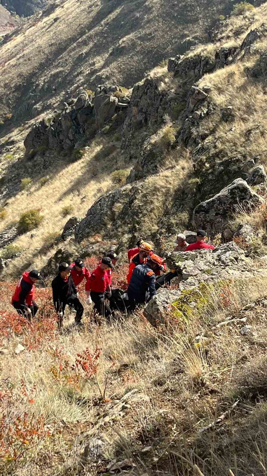 ERZURUM'UN PAZARYOLU İLÇESİNDE DÜN GECE SAATLERİNDE EVİNDEN AYRILAN VE BİR DAHA HABER ALINAMAYAN...