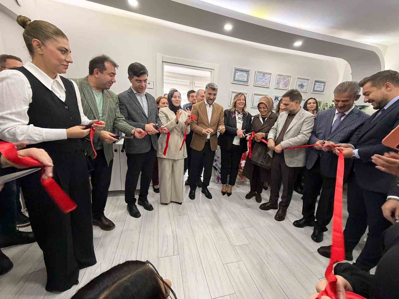 ERZURUM’DA KENT PROTOKOLÜ, PSİKİYATRİST PSİKOTERAPİST DOÇ. DR. SERTAÇ ZENGİL’İN MUAYENEHANE...