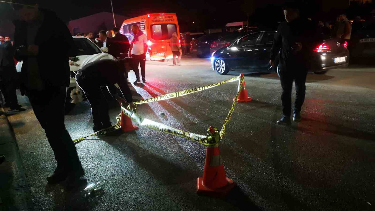 ERZURUM’DA YUNUS EMRE MAHALLESİ ÖZMERAL CADDESİ’NDE BULUNAN DÜĞÜN  SALONUNDA ÇIKAN BIÇAKLI KAVGADA...