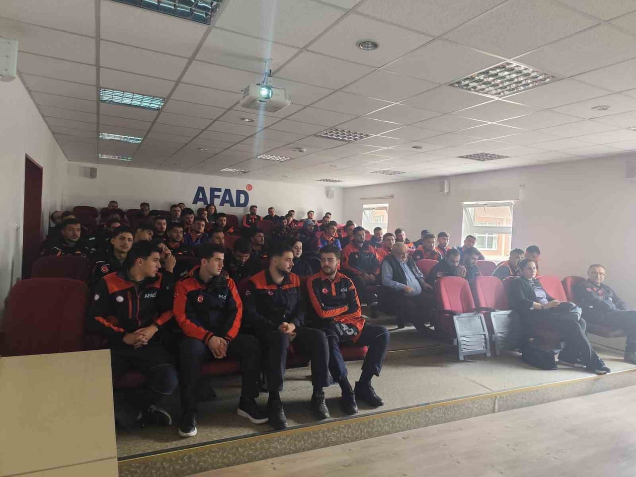 ERZURUM GENÇLİK VE SPOR İL MÜDÜRLÜĞÜ SPOR UZMANLARINDAN ARZU BERK VE DİYETİSYEN YASEMİN YASEMİN...