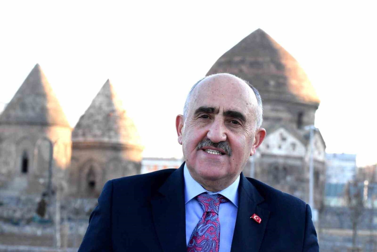 ERZURUM KENT KONSEYİ BAŞKANI HÜSEYİN TANFER, 2027 TEKNOFEST’İN ERZURUM’DA DÜZENLENMESİ ÖNERİSİNİ...