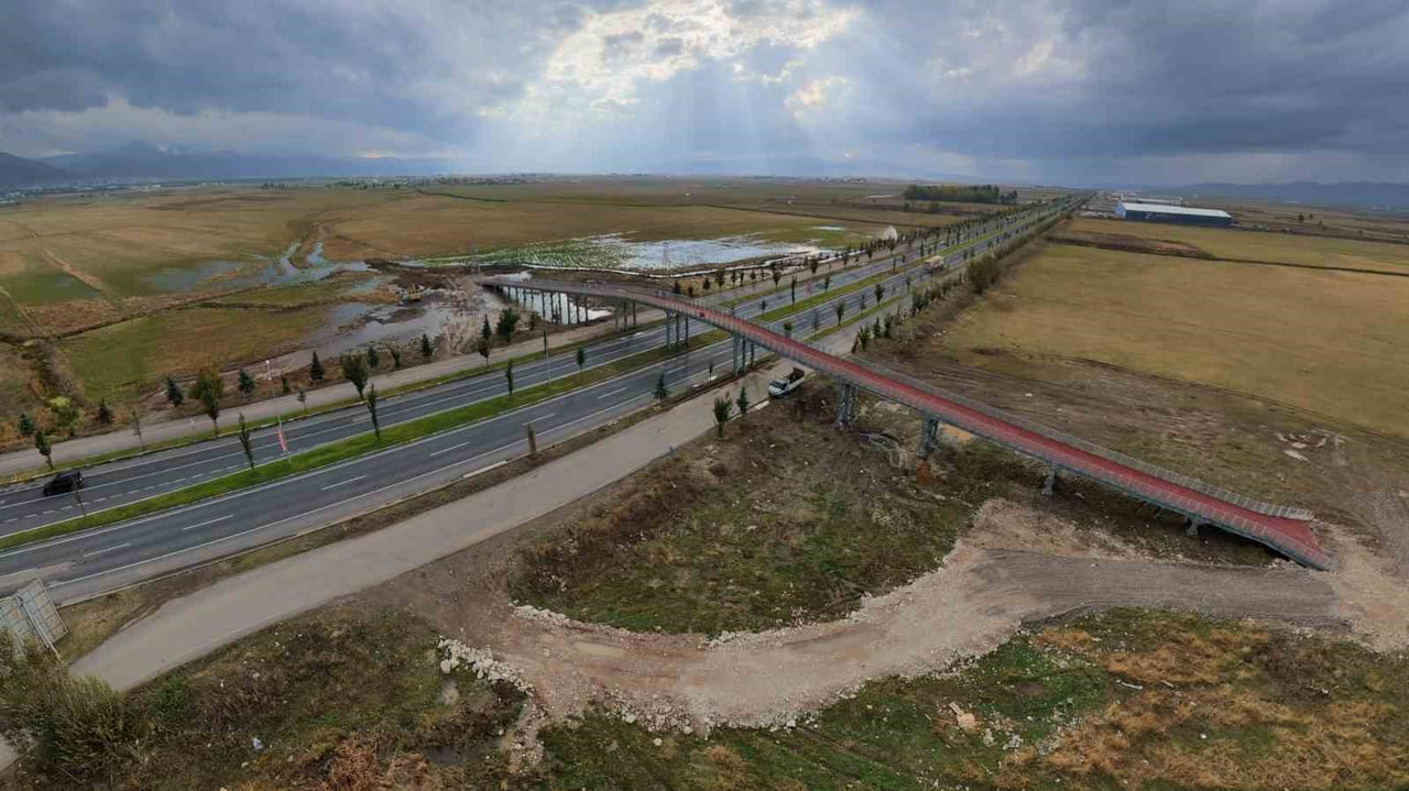 ERZURUM KUZEY ÇEVRE YOLU’NDA HAYVAN SÜRÜLERİNİN GEÇİŞİ SIRASINDA YAŞANAN TRAFİK KAZALARININ ÖNÜNE...