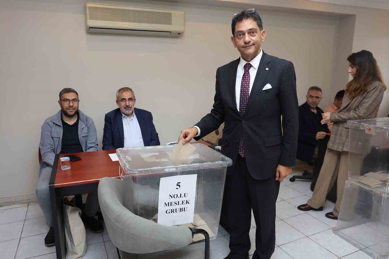 ERZURUM TİCARET BORSASI YÖNETİM KURULU BAŞKANLIĞINA YENİDEN SEÇİLEN VE SEÇİMLERE TEK ADAY OLARAK...