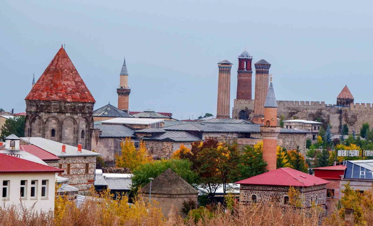 ERZURUM TURİZMİNDE 2026 YILININ İLK 8 AYINDA REKOR ARTIŞ YAŞANDI. KENTTE AĞIRLANAN TURİST SAYISI...