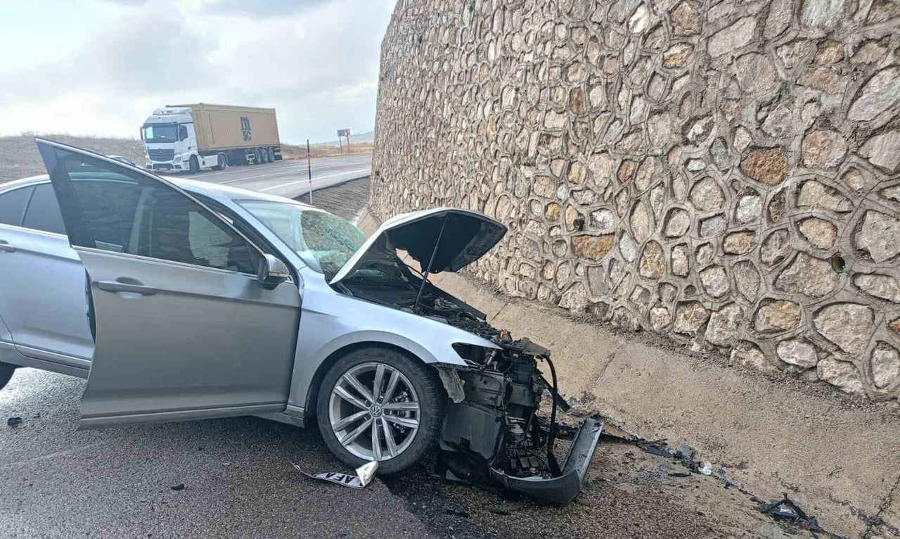 ERZURUM’UN AŞKALE İLÇESİ KOP DAĞI ZİRVE MEVKİİNDE 5 ARACIN KARIŞTIĞI ZİNCİRLEME TRAFİK KAZASINDA 5...