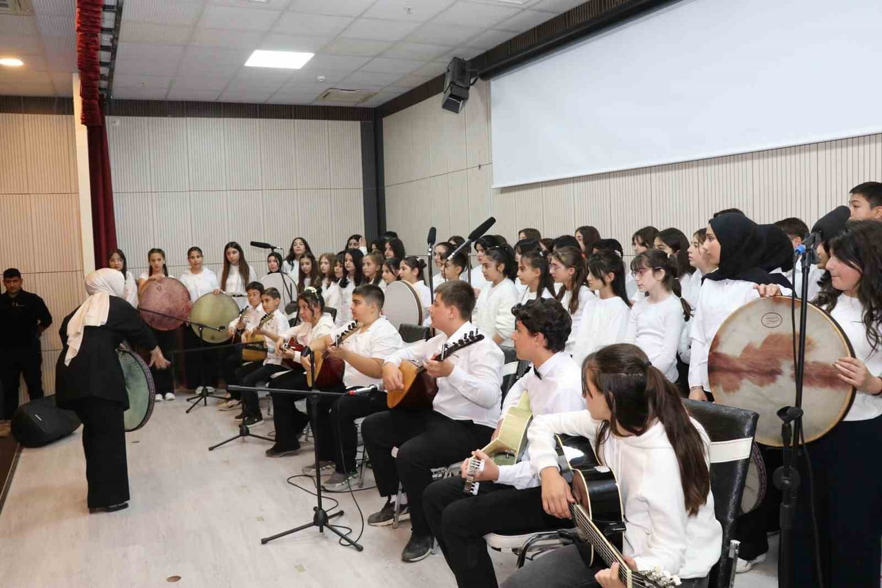 ERZURUM’UN OLTU İLÇESİNDE CUMHURİYET’İN 103. YIL DÖNÜMÜ KUTLAMALARI KAPSAMINDA DÜZENLENEN TÜRK...