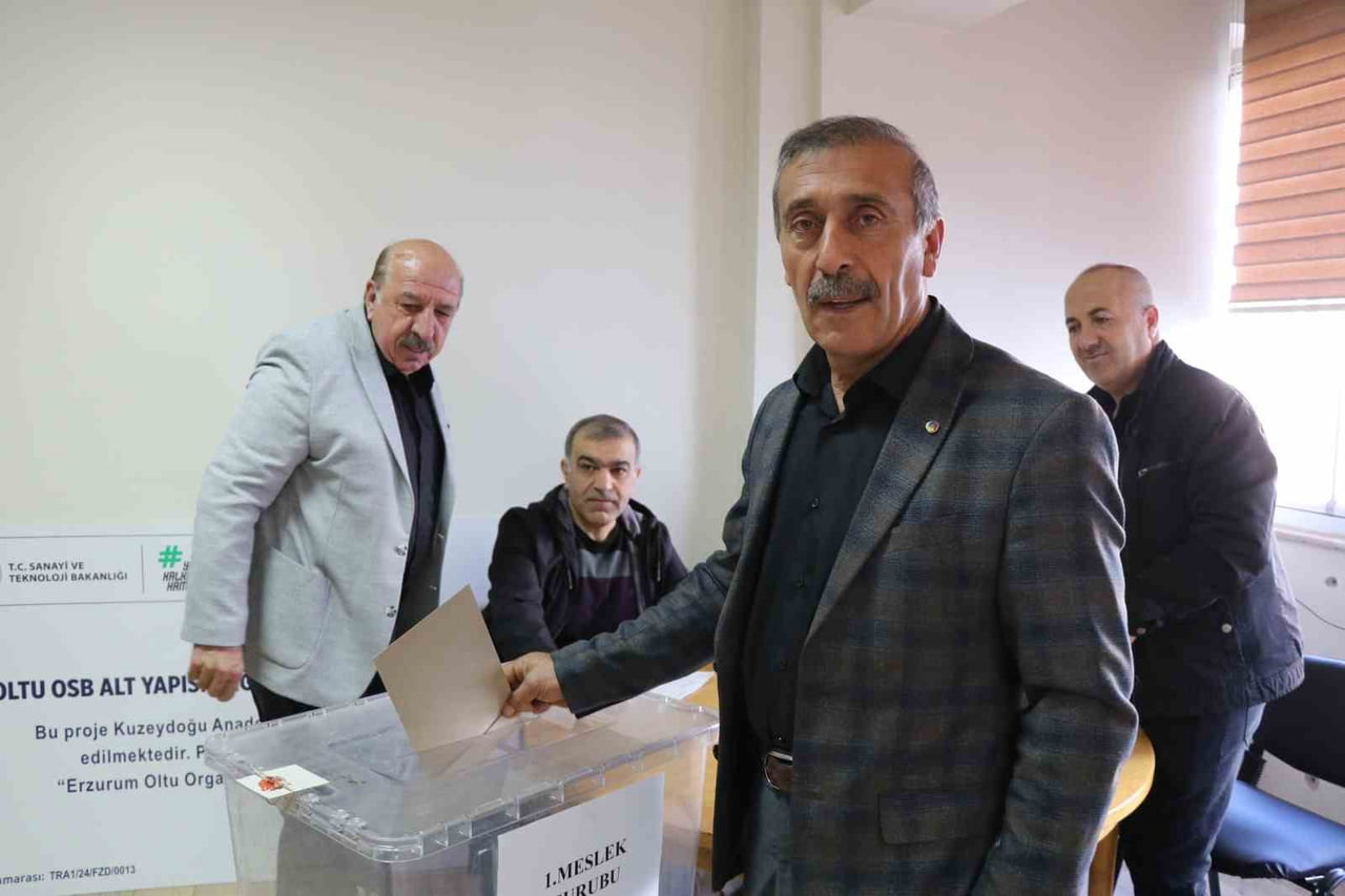 ERZURUM’UN OLTU İLÇESİNDE  TİCARET VE SANAYİ ODASI BAŞKANI SEÇİM HEYECANI TAMAMLANDI, BAKİ KARACA...