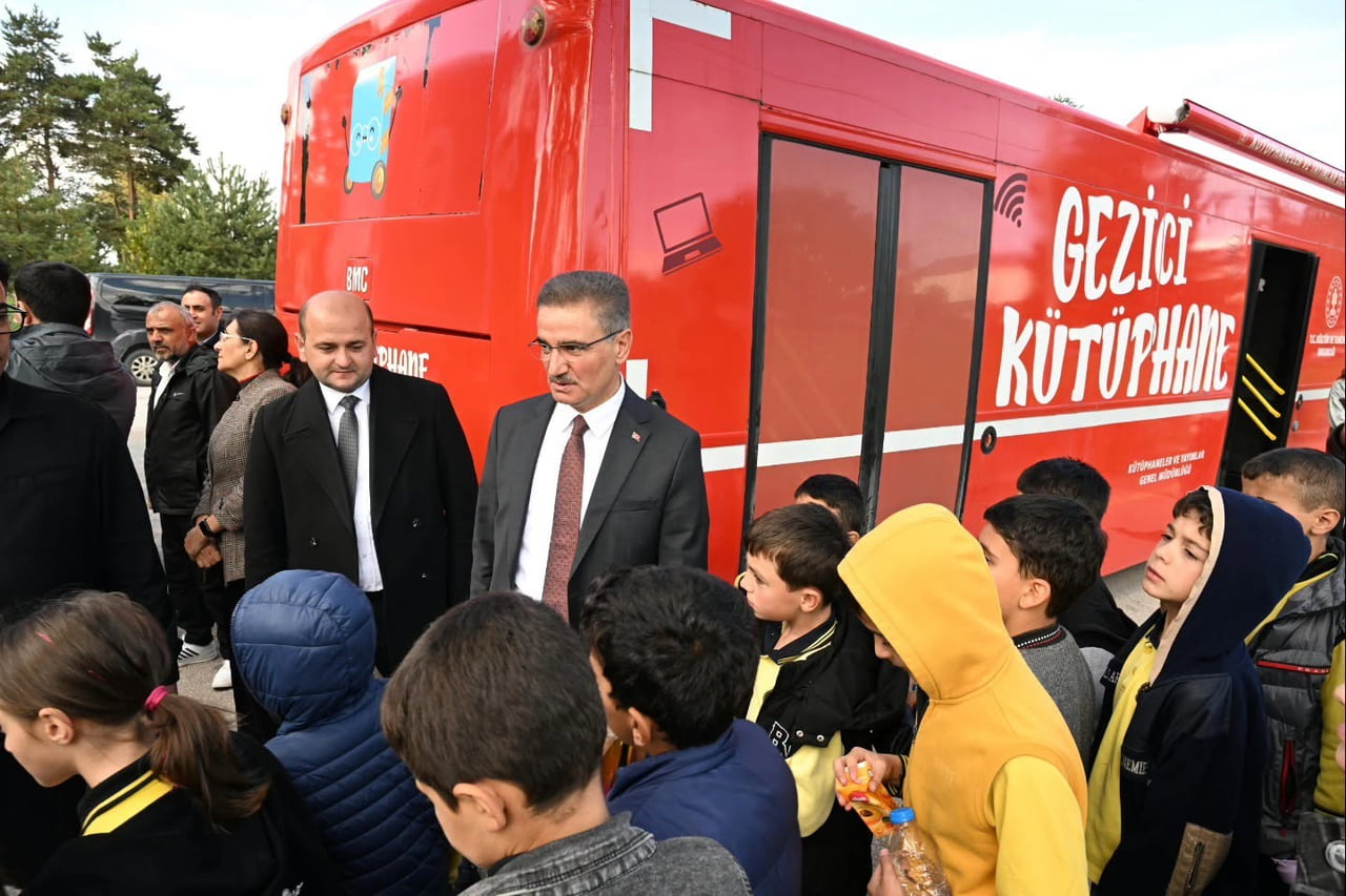 ERZURUM VALİSİ AYDIN BARUŞ, İL KÜLTÜR VE TURİZM MÜDÜRLÜĞÜNE BAĞLI OLARAK HİZMET VEREN GEZİCİ...