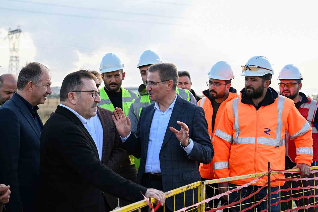 ERZURUM VALİSİ AYDIN BARUŞ VE AK PARTİ ERZURUM MİLLETVEKİLİ SELAMİ ALTINOK, ŞEHİRDE YAPIMINA...