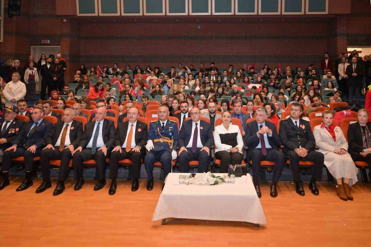 ESENYURT'TA 29 EKİM CUMHURİYET BAYRAMI'NIN 103'ÜNCÜ YIL DÖNÜMÜ DOLAYISIYLA TÖRENLER, ÖĞRENCİ...