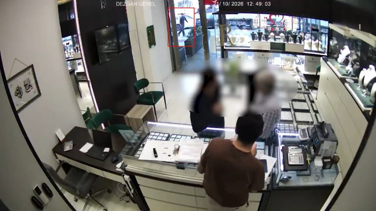 ESENYURT'TA KUYUMCUYA GERÇEKLEŞTİRİLEN SİLAHLI SALDIRININ YENİ GÖRÜNTÜLERİ ORTAYA ÇIKT
