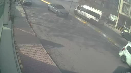 Esenyurt’ta bir cadde kazaları ile sürücülerin korkulu rüyası oldu: O anlar kamerada
