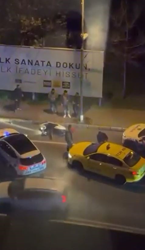 ESENYURT’TA POLİSİN "DUR" İHTARINA UYMAYAN MOTOSİKLETLİ ŞAHIS KAÇMAYA BAŞLADI. POLİS EKİPLERİNİN...