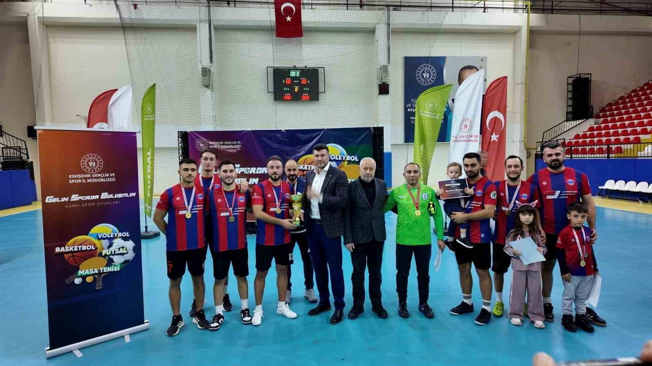 ESKİŞEHİR'DE DÜZENLENEN 4. KAMU SPOR OYUNLARI FUTSAL ERKEKLER MÜSABAKALARI, OYNANAN FİNAL...