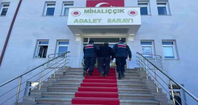 ESKİŞEHİR'İN MİHALIÇÇIK İLÇESİNDE ÇIKAN KAVGADA HUSUMETLİSİNİN BAŞINA DİRGENLE VURARAK ÖLÜMÜNE...