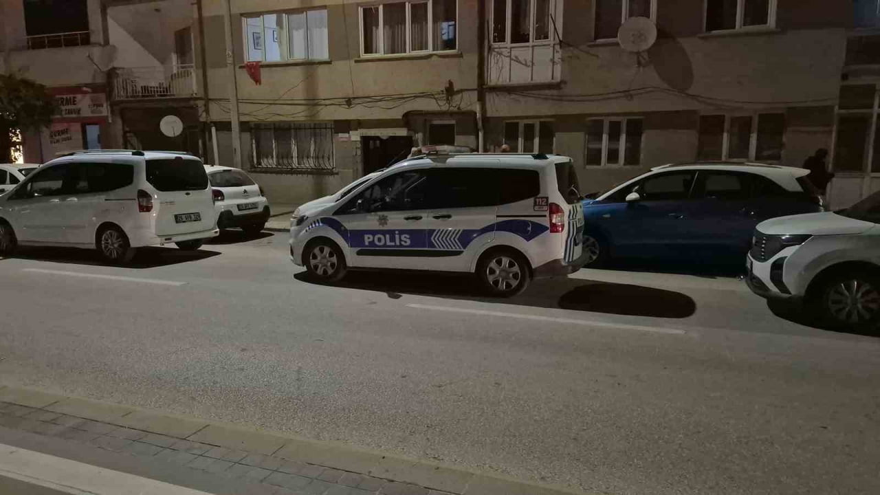 ESKİŞEHİR’DE 2 GÜNDÜR KENDİSİNDEN HABER ALINAMAYAN VE OĞLU TARAFINDAN EVDE CANSIZ BEDENİ BULUNAN...