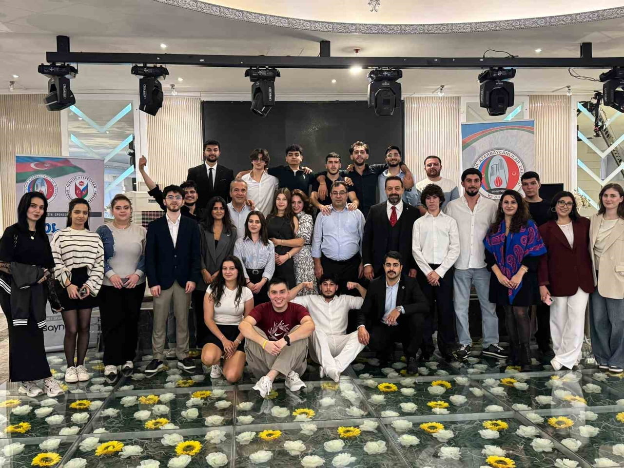 ESKİŞEHİR’DE AZERBAYCAN’IN YENİDEN BAĞIMSIZLIĞININ 35. YILI COŞKUYLA KUTLANDI