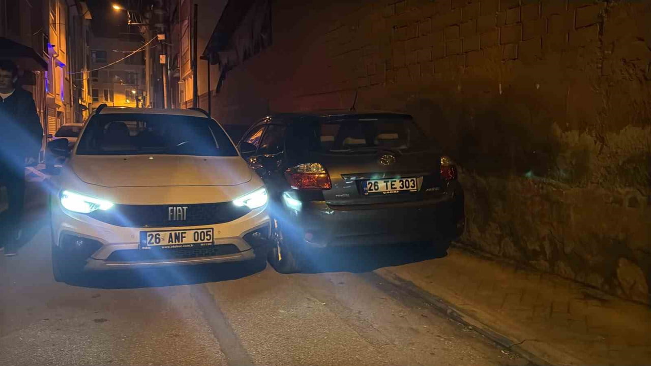 ESKİŞEHİR’DE ‘DUR’ İHTARINA UYMAYARAK KAÇMAYA ÇALIŞAN VE POLİSİN ÜZERİNE ARAÇ SÜREN 2.03 PROMİL...