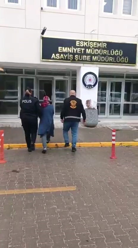 ESKİŞEHİR’DE HAKKINDA "YAĞMA" SUÇUNDAN 20 YIL 5 AY 25 GÜN KESİNLEŞMİŞ HAPİS CEZASI BULUNAN S.K....