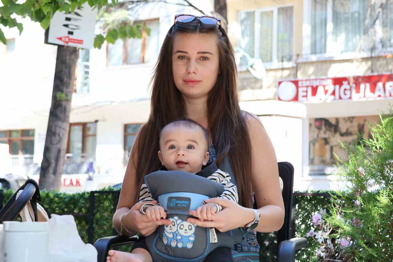 ESKİŞEHİR’DE YAŞAYAN 26 YAŞINDAKİ EV HANIMI ESMA NUR UYAN VE 6 AYLIK BEBEĞİ
