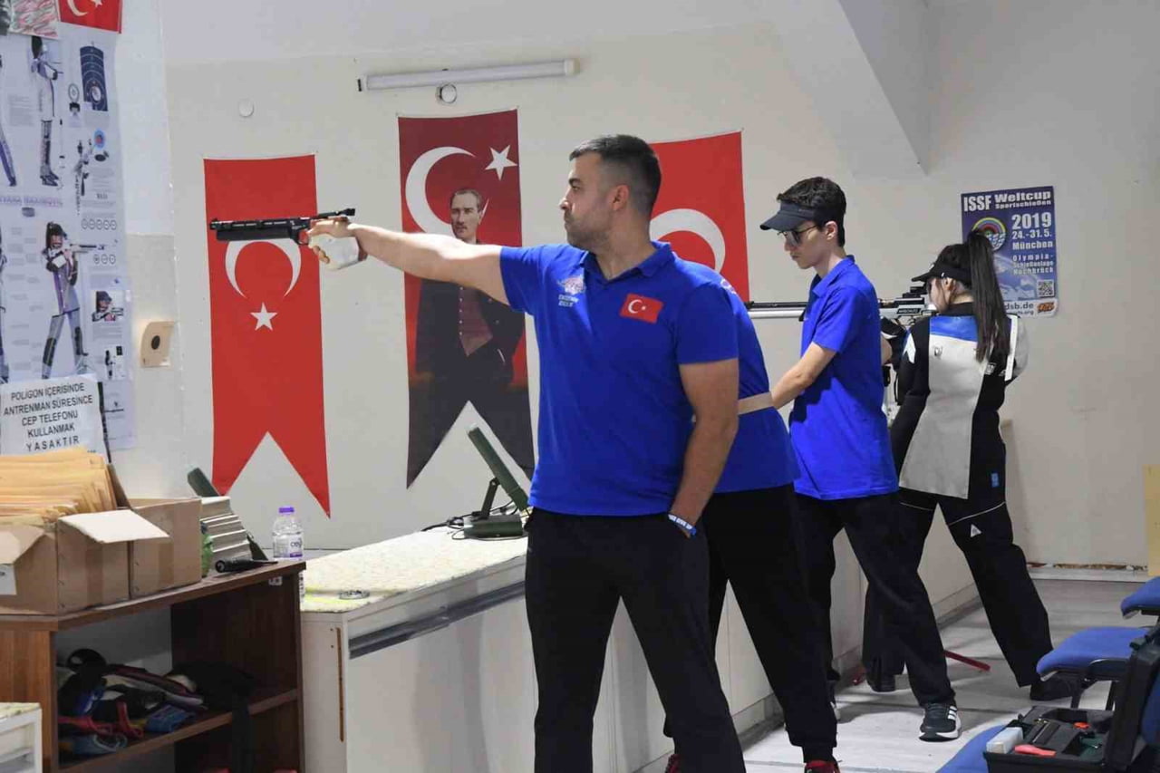 ESKİŞEHİR GENÇLİK VE SPOR İL MÜDÜRLÜĞÜ TARAFINDAN 29 EKİM CUMHURİYET BAYRAMI ETKİNLİKLERİ...