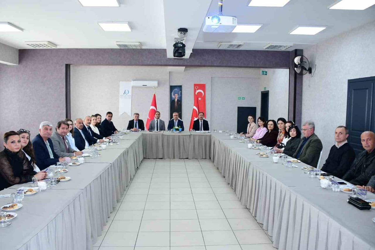 ESKİŞEHİR İL MİLLÎ EĞİTİM MÜDÜRÜ SİNAN AYDIN BAŞKANLIĞINDA; EĞİTİM YÖNETİCİLERİ, OKUL MÜDÜRLERİ VE...