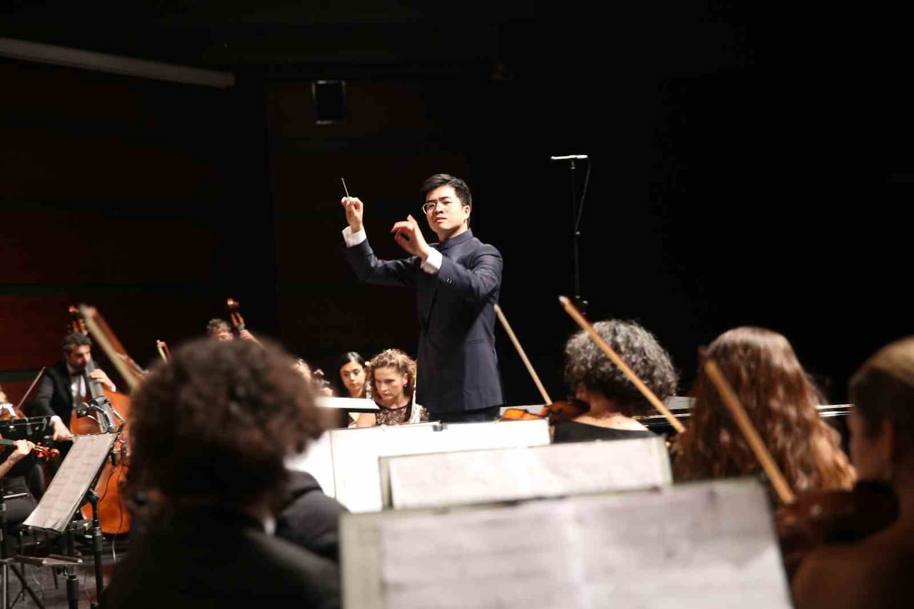 ESKİŞEHİR ULUSLARARASI GÜRER AYKAL ORKESTRA ŞEFLİĞİ YARIŞMASI İKİNCİSİ HANCHENG GUO YÖNETİMİNDE...