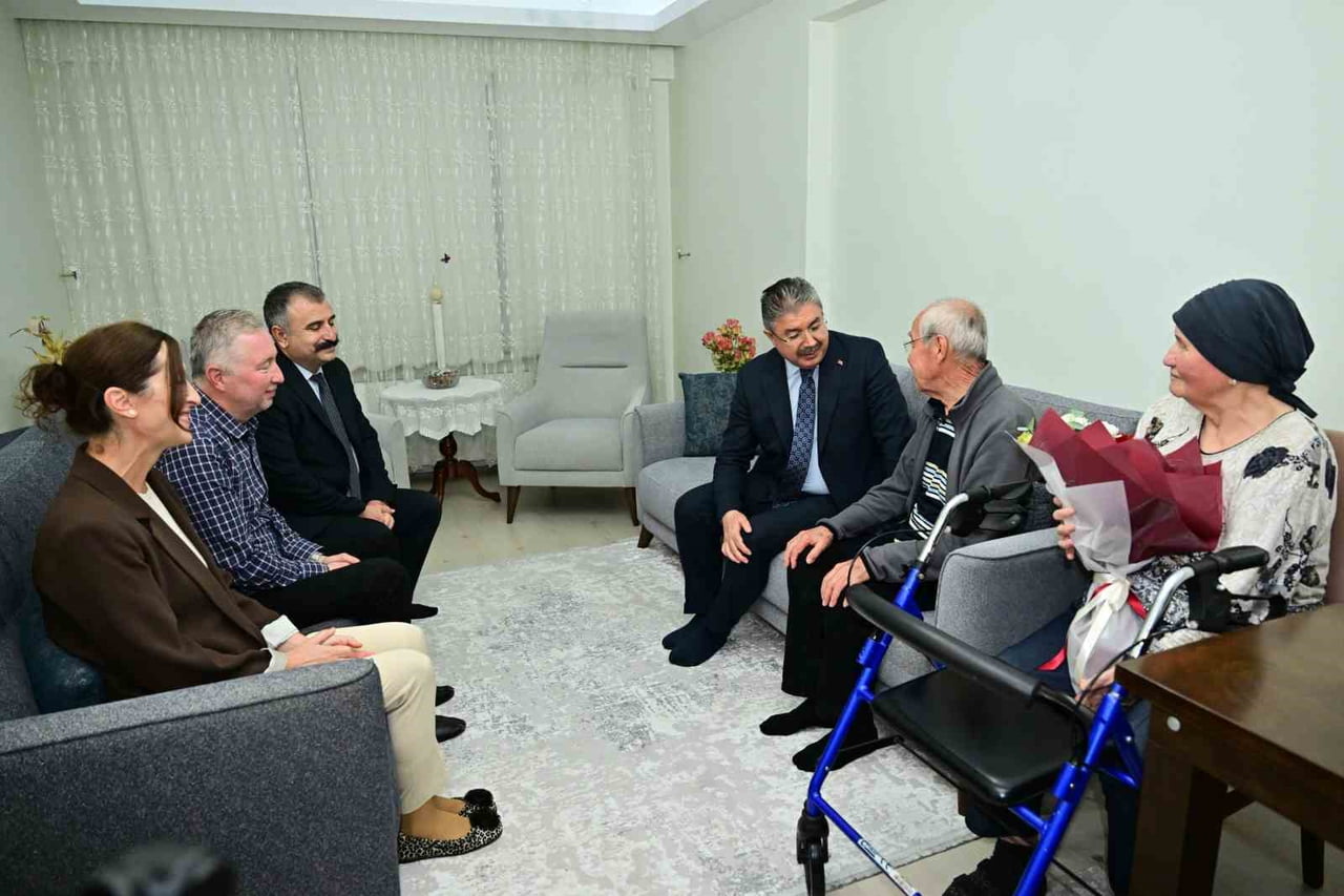ESKİŞEHİR VALİSİ DR. ERDİNÇ YILMAZ, 1 EKİM DÜNYA YAŞLILAR GÜNÜ DOLAYISIYLA ŞÜKRAN ERDOĞAN VE...