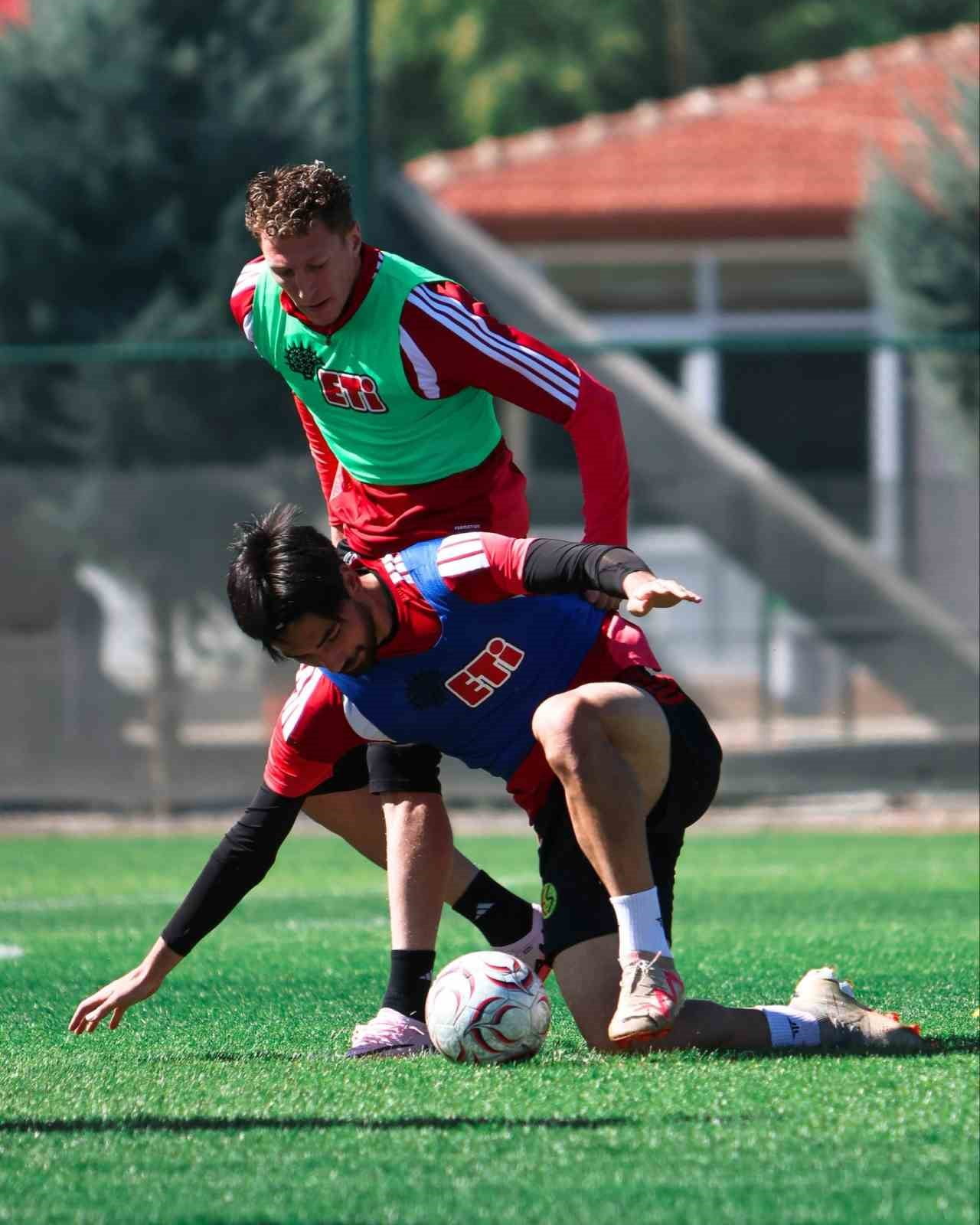 ESKİŞEHİRSPOR, ZİRAAT TÜRKİYE KUPASI 2. ELEME TURU'NDA OYNAYACAĞI 1922 AKŞEHİR SK KARŞILAŞMASININ...