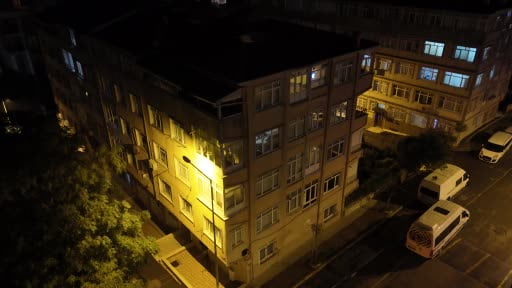 Eyüpsultan’da 5 katlı riskli bina tahliye edilerek mühürlendi