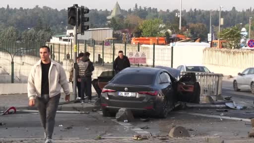 Eyüpsultan’da kazada 4 kişi yaralandı: Baba kızına sarıldı, olay yerine gelen anne...