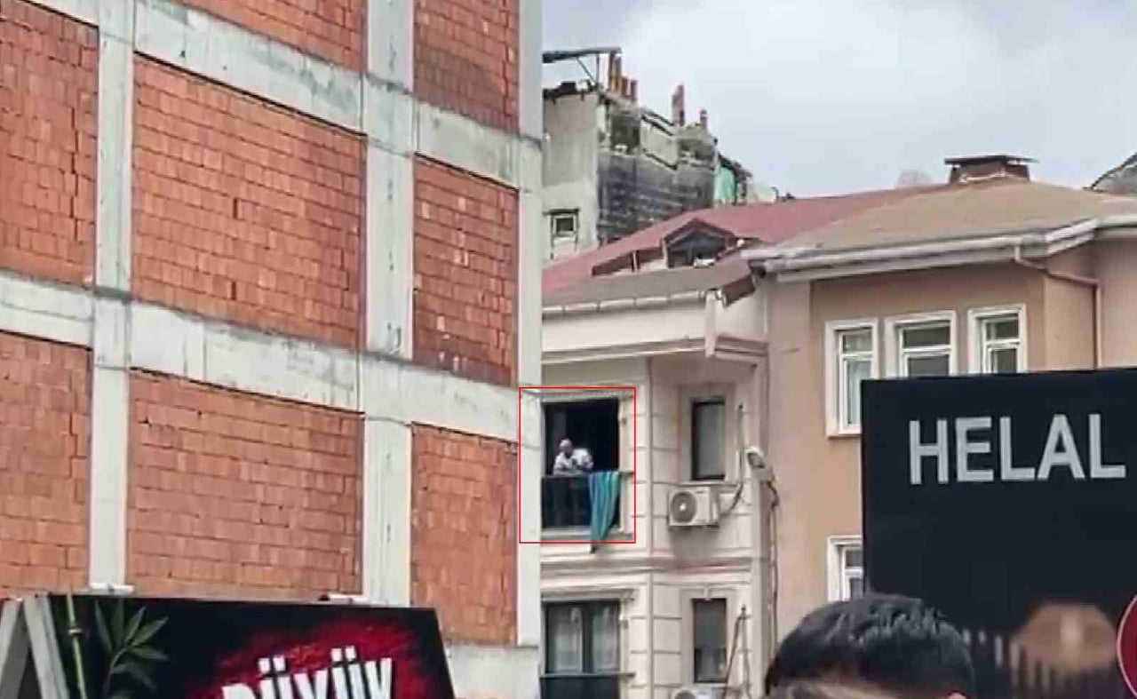 FATİH'TE İŞ YERİNE GELEN TAHLİYE KARARINA TEPKİ GÖSTEREN KİRACI, İCRA MEMURLARINA DİRENİP HAVAYA...