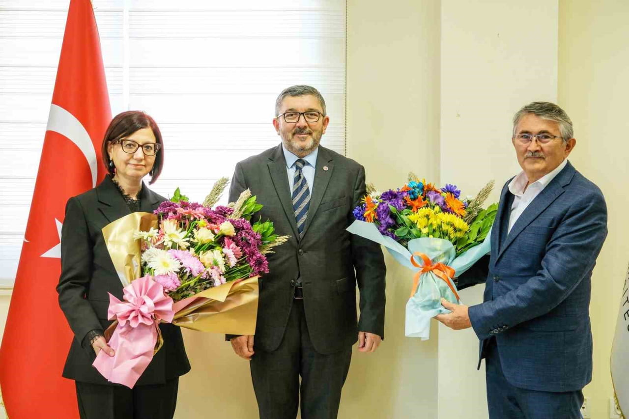 FEN FAKÜLTESİNDE DEKANLIK DEVİR TESLİM TÖRENİ GERÇEKLEŞTİRİLDİ