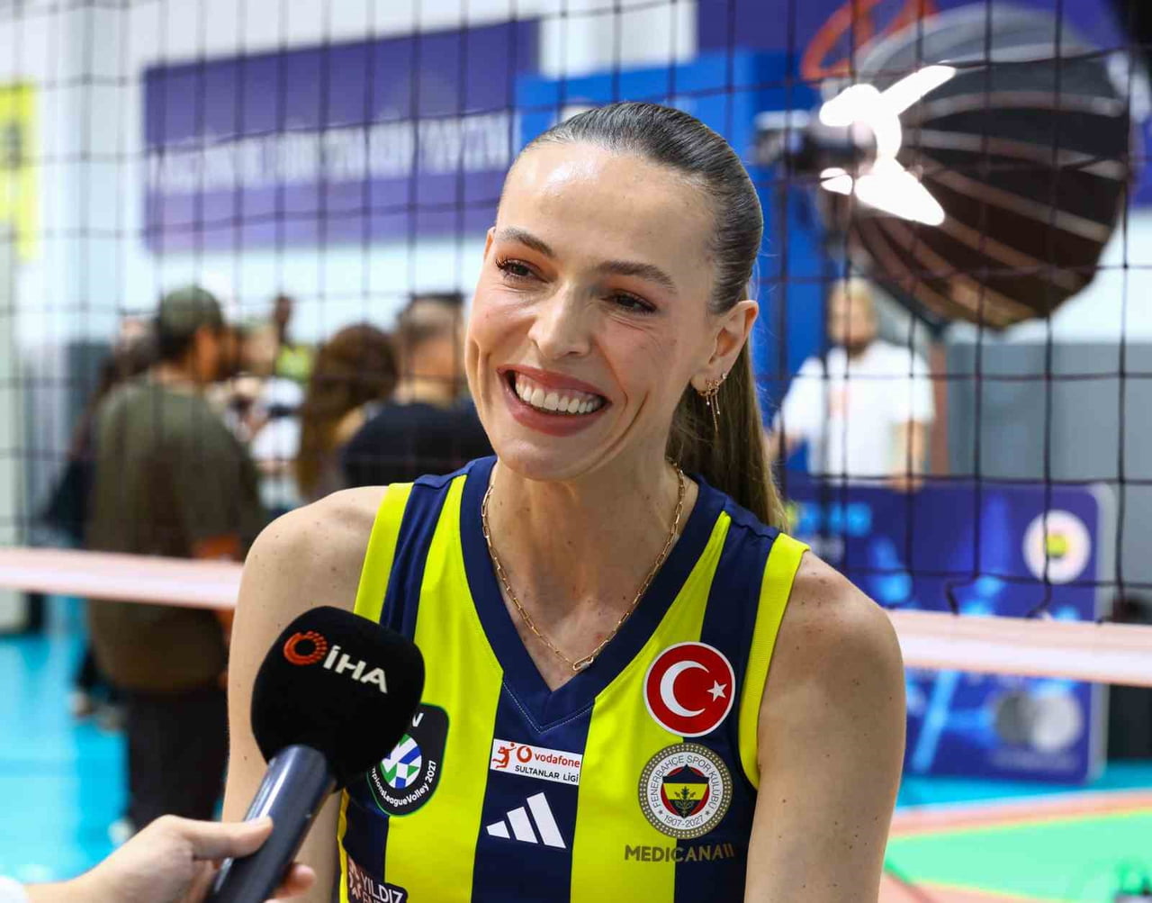 FENERBAHÇE MEDİCANA KADIN VOLEYBOL TAKIMI KAPTANI EDA ERDEM, İHLAS HABER AJANSI (İHA) MUHABİRİNE...