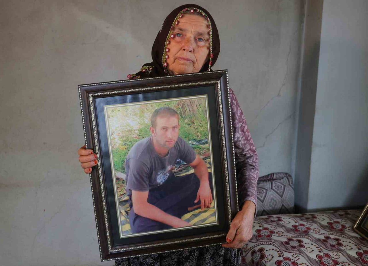 FERHAN KÜTÜK, EVLADININ FOTOĞRAFLARIYLA AVUNUYOR