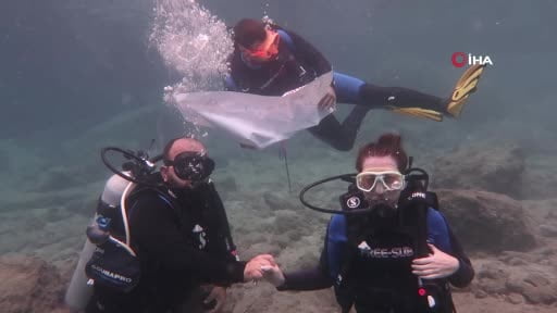 Fethiye'de kız arkadaşına 5 metre derinlikte evlenme teklif etti