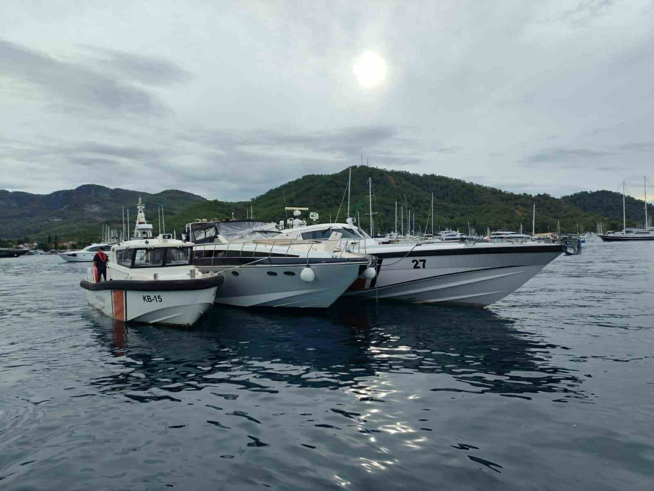 FETHİYE’DE 5 GÖÇMEN KAÇAKÇISI TUTUKLANDI