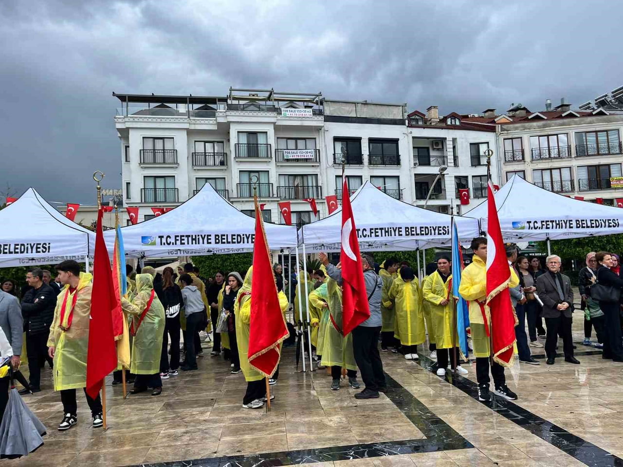 FETHİYE’DE CUMHURİYET BAYRAMI COŞKUSU ÇELENK SUNMA TÖRENİYLE BAŞLADI