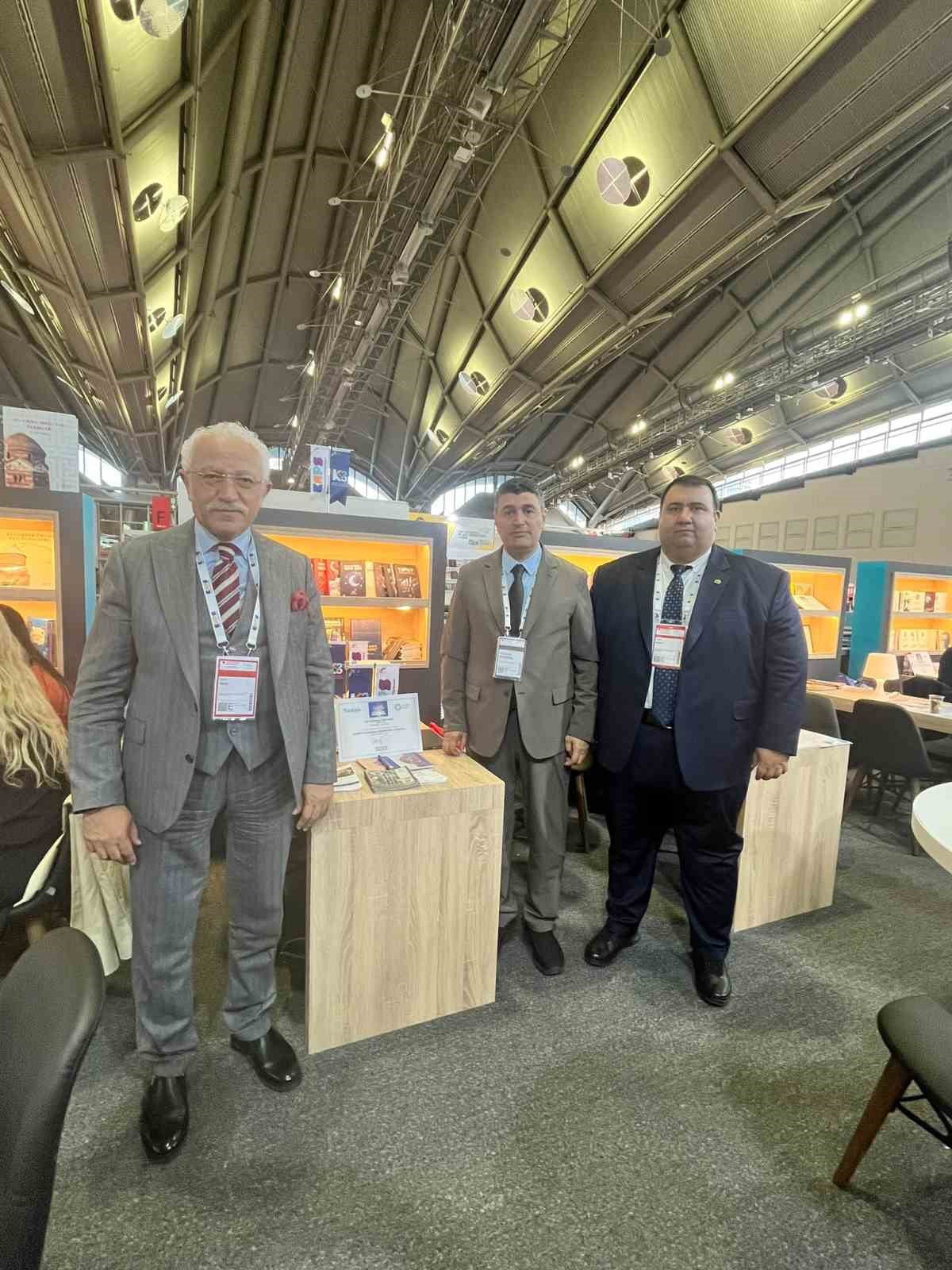 FUARA, NECMETTİN ERBAKAN ÜNİVERSİTESİ (NEÜ) REKTÖRÜ PROF. DR. CEM ZORLU (SOLDA), NEÜ REKTÖR...