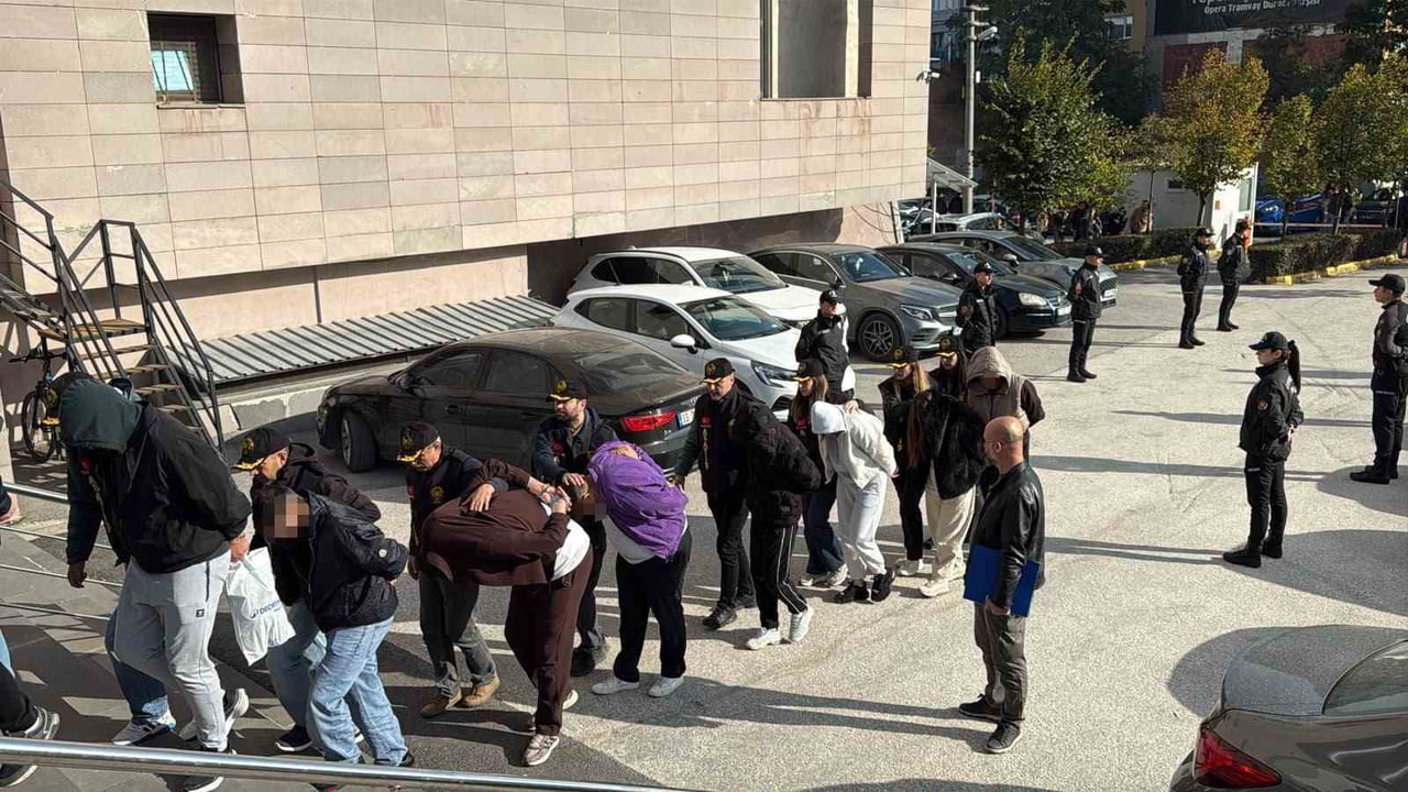 FUHUŞ OPERASYONUNDA GÖZALTINA ALINAN 20 ŞÜPHELİDEN 18'İ TUTUKLANDI (ARŞİV)