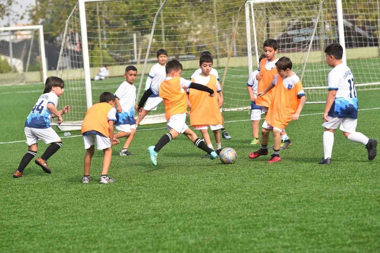 FUTBOLCU OLMA HAYALİ KURAN ÇOCUKLARA KAPILARINI AÇAN YUNUSEMRE BELEDİYESPOR, 11 EKİM PAZAR GÜNÜ...